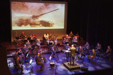 Drumfanfare haalt Regimentsfanfare naar Sporthal de Mors